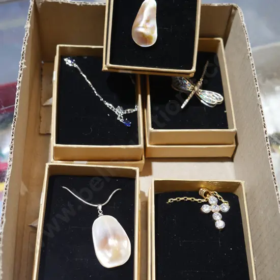 Boxed jewellery necklaces