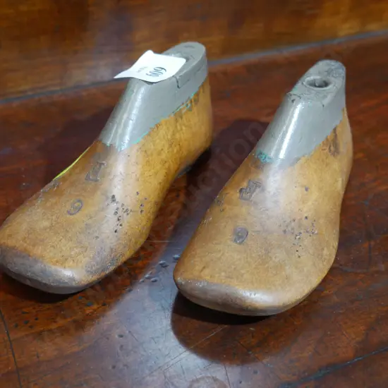 Wooden shoe lasts