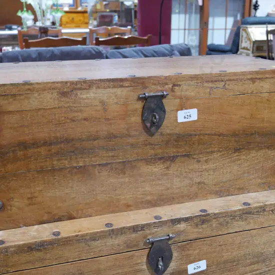 Small size wooden trunk