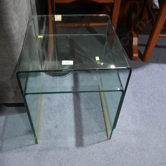 Nest of 2 glass tables