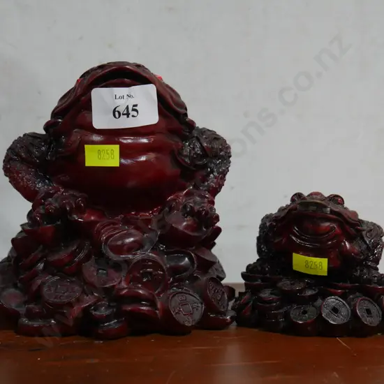 2 Oriental frog figurines