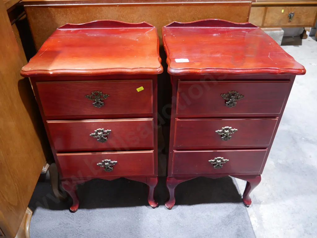Pair 3 drawer bedside drawers Image 1++