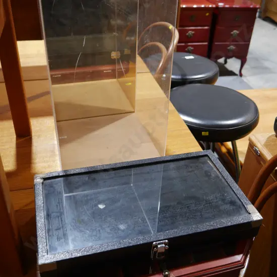 Display case and jewellery boxes