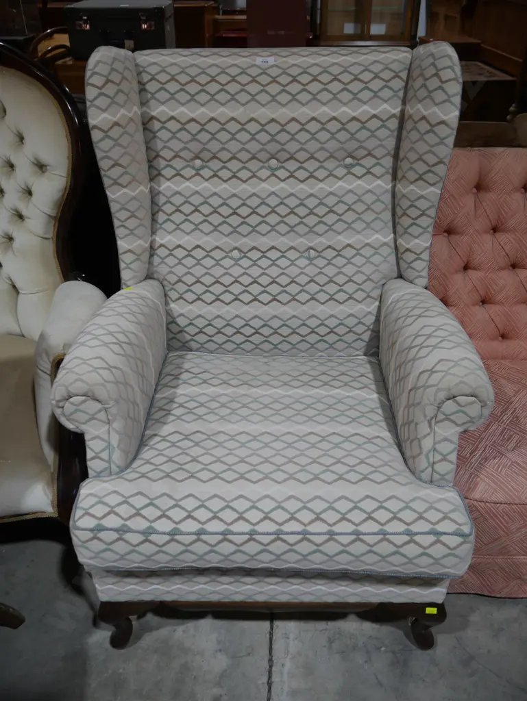 Wing back chair Image 1++