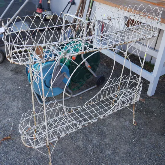 Wire plant stand