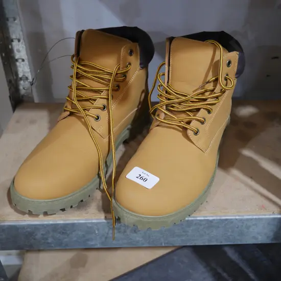 Work boots size 10 🥾