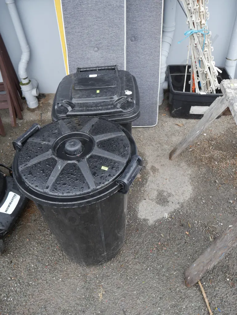 2 rubbish bins Image 1++