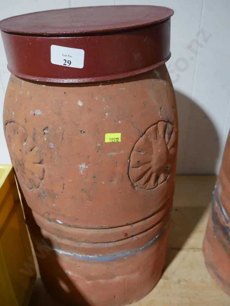 Terracotta chimney pot Image 1++
