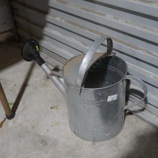 Tin watering can