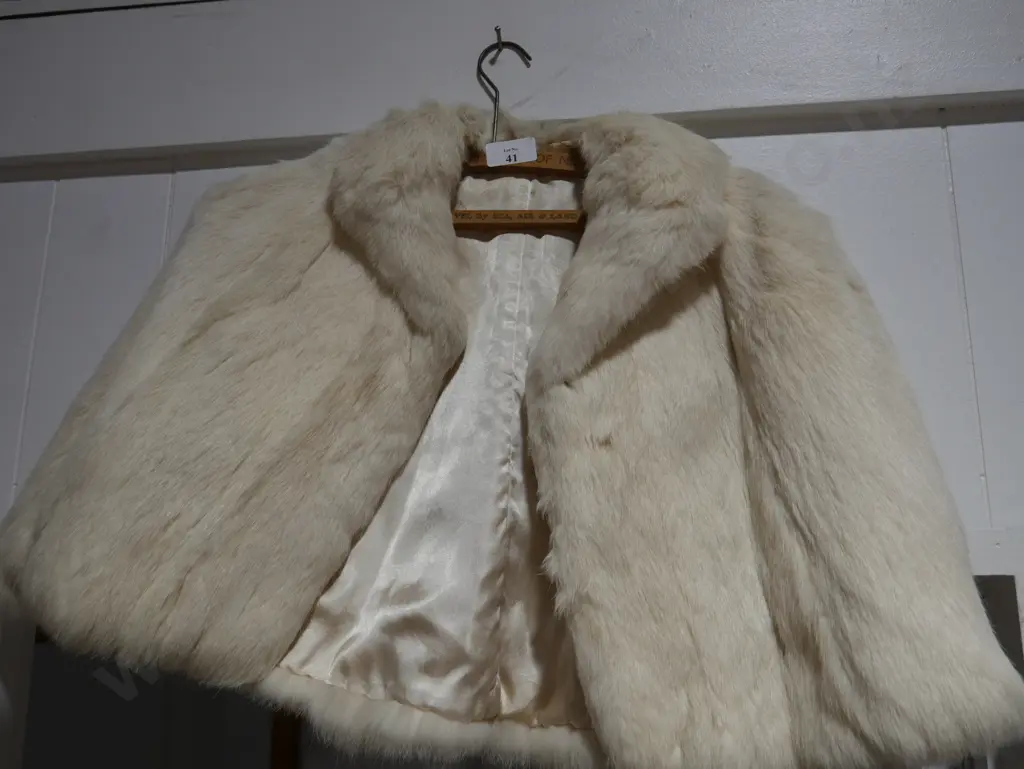 Fur cape Image 1++