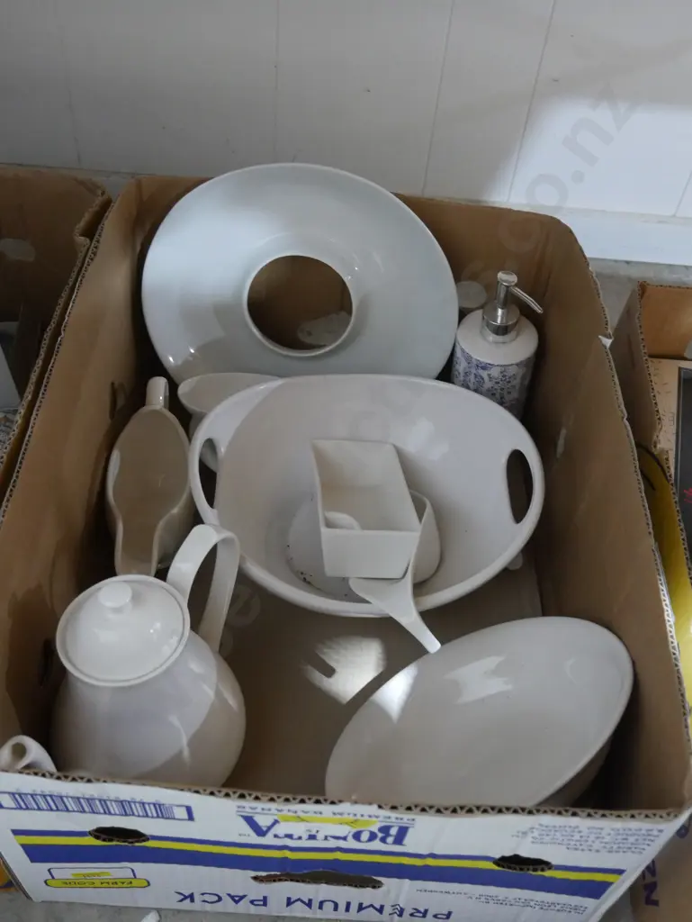 White dinnerware etc Image 1++