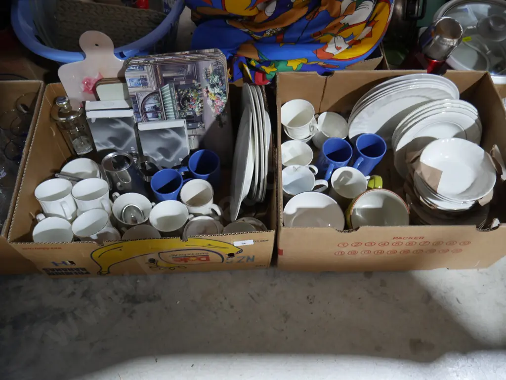 2 boxes of kitchenware Image 1++