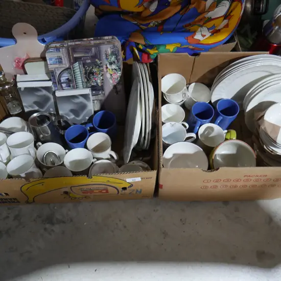 2 boxes of kitchenware