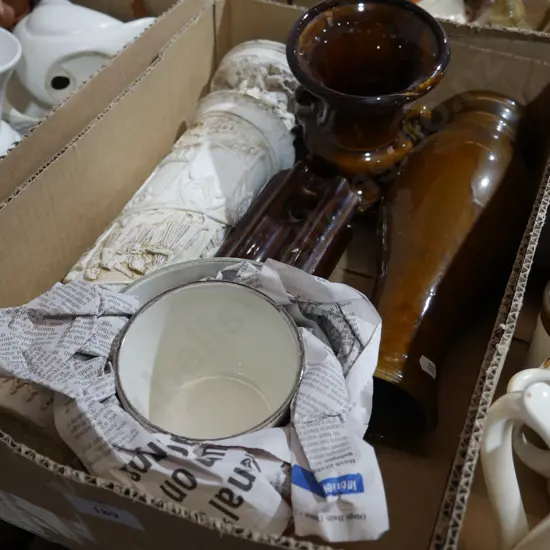 Vases crown Lynn bowls