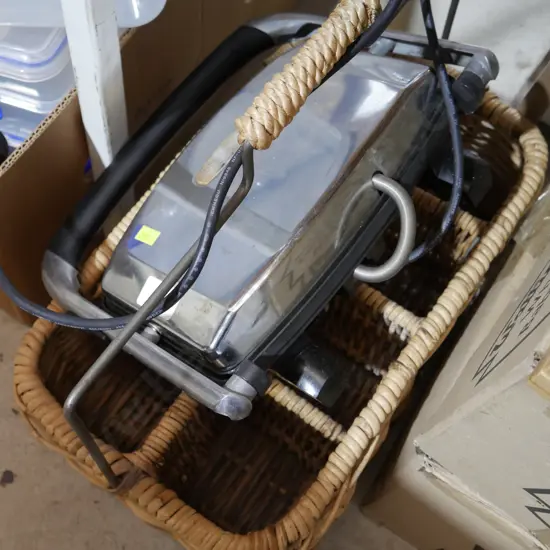 Toaster maker basket