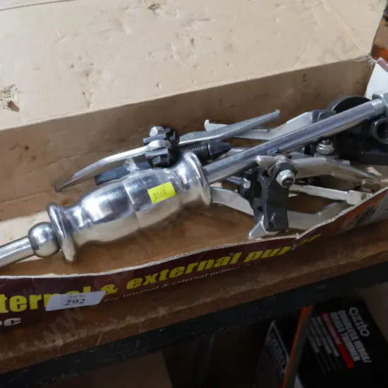 Internal and external puller