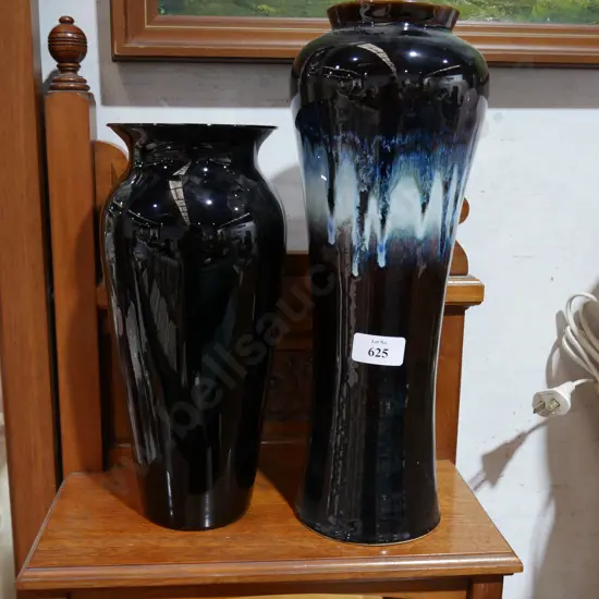 2 vases
