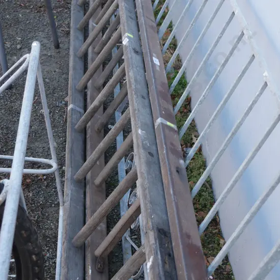 Wooden ladder (long)