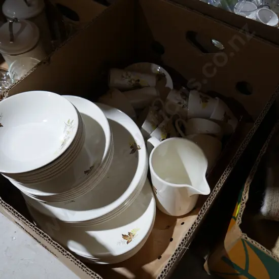 Crown Lynn dinner set