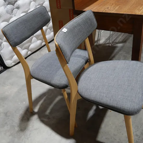 2x dining chairs