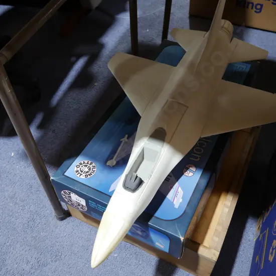 F16 model plane