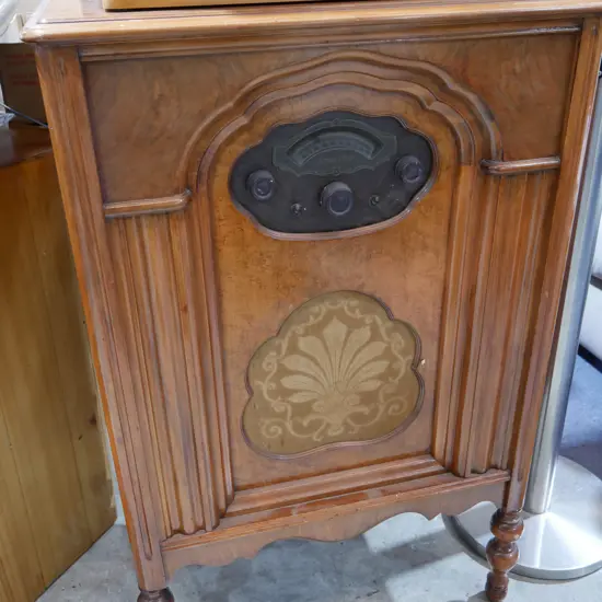 Old Valve radio