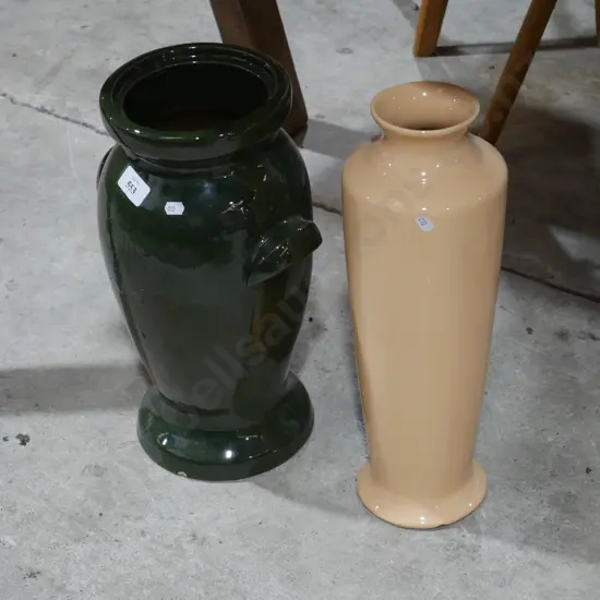 2 vases