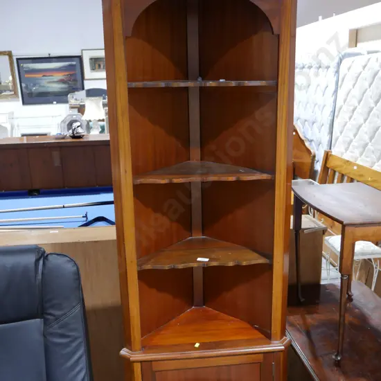 Corner cabinet