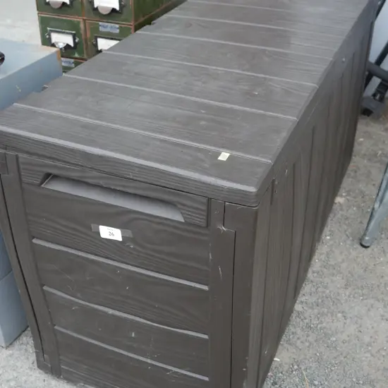 Outdoor storage box