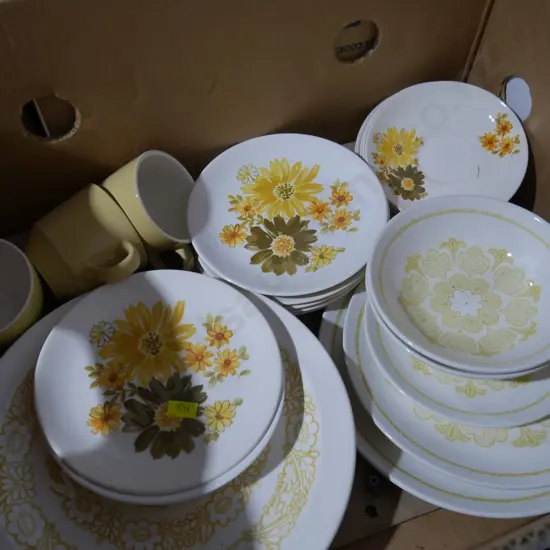 Crown Lynn dinner set