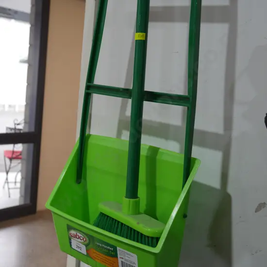 Dustpan set