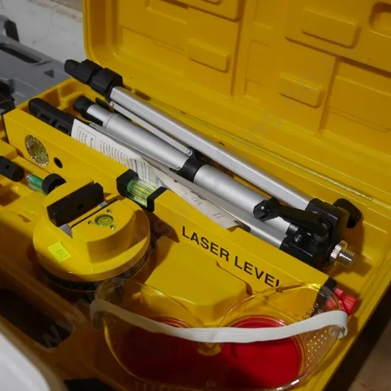 Laser level set