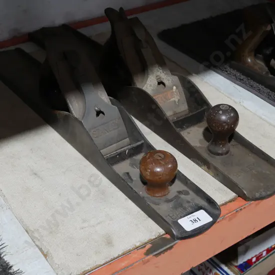 2 large vintage planes