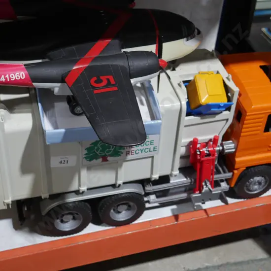 Recycle truck , plane