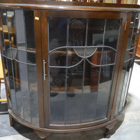 Half round display cabinet