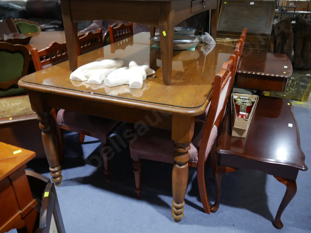 Table and 6 chairs Image 1++