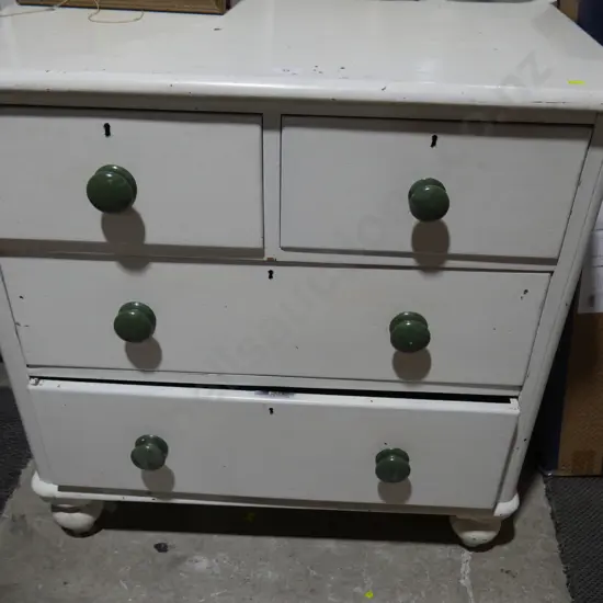 Chest of drawers